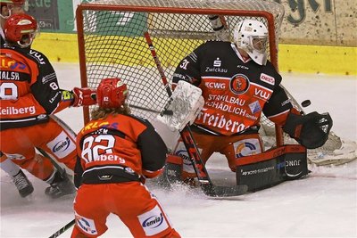 Michael Bitzer vom Eishockey-Zweitligisten Eispiraten Crimmitschau beendet seine Profi-Karriere.