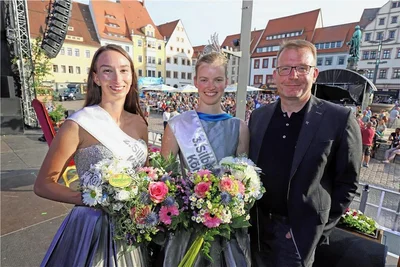 Celine I., ihre Nachfolgerin Sophia I. und Freibergs Oberbürgermeister Sven Krüger (v.l.).