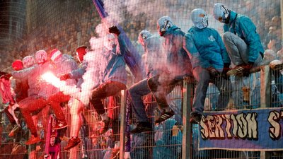CFC-Ultras zündeten mehrfach Feuerwerkskörper. 