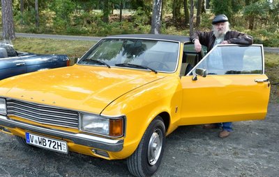 Als Autos noch Stoßstangen hatten: Wolfgang Berthold aus Weischlitz war mit seinem Ford Granada Coupé, Baujahr 1972, nach Bobenneukirchen gefahren.