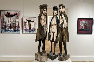 Noch bis Ende Februar zeigt die Schlossgalerie Wildenfels Arbeiten der Holzgestalterin Anja Werner und Malerei von Frithjof Herrmann.