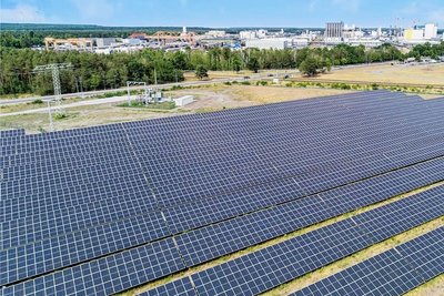 Im vergangenen Jahr ging auf einer Fläche von rund 24 Hektar der gemeinsame Solarpark von Envia M mit dem Chemieunternehmen BASF Schwarzheide GmbH in Brandenburg in Betrieb. 