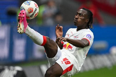 Yan Diomande gewann immerhin einen Titel in seiner Premierensaison. (Archivbild)