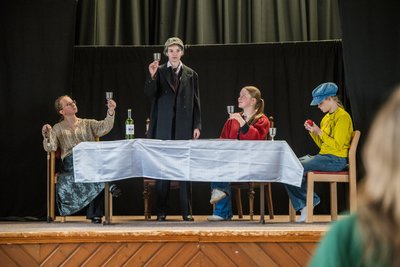 Die Szenonauten proben für erstes Theaterstück (v. l.): Annika Arnold, Hanna Liebers, Stina Englert und Vienna Englert.