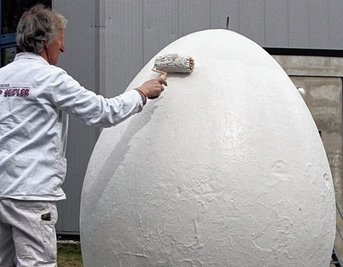 Ein Riesen-Ei zum Bemalen gibt's auf dem Schwarzenberger Ostermarkt. 