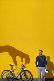 Kein ortsfester Gegenstand zum Anschließen weit und breit? Das könnte im Fall eines Diebstahls Ärger mit der Versicherung geben. 