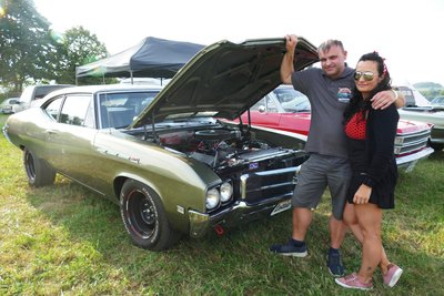 Von dem Buick Special de Luxe Dragster, den Daniel Ostmann und seine Frau Peggy in Großolbersdorf präsentierten, gibt es weltweit nur noch drei Exemplare.