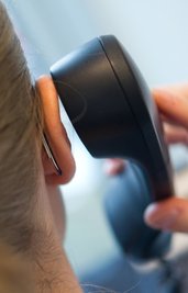 Der Landkreis will das Sorgentelefon mit maximal 11.000 statt der benötigten 54.000 Euro unterstützen. Da macht der Jugendhilfeausschuss aber nicht mit. 