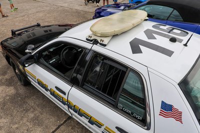 Ein Highlight in Aue: ein Ford Crown Victoria, ein originaler Polizeiwagen aus Kalifornien – mit rund 250.000 Kilometern auf dem Tacho, der rund 13 Dienstjahre im Streifendienst verbracht hatte.