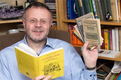 Pfarrer Michael Harzer hält Gottesdienste in Mundart.