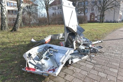 Ein Zigarettenautomat an der Winklerstraße in Freiberg wurde in der Nacht zum Samstag gesprengt.