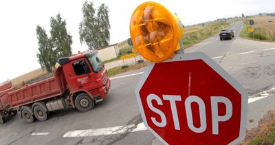 
              <p class="artikelinhalt">Die Kreuzung Am Zeisig ist trotz Blinklichter auf den Stoppschildern ein Unfallschwerpunkt. Daran ändert sich wahrscheinlich vorerst auch nichts. Lediglich die Installation einer provisorischen Ampel könnte die gefährliche Situation entspannen. </p>
            