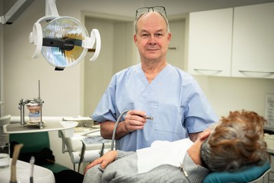 Der Rochlitzer Zahnarzt Dr. Frank Petrich will angehende Zahnmediziner auf ihrem Weg begleiten.