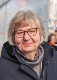 Sachsens Landesarchäologin Regina Smolnik kam zur Präsentation des Mikwe-Fundes nach Chemnitz.