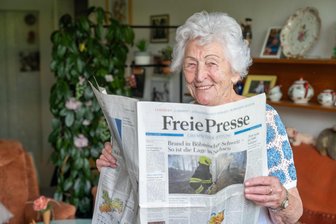 95 Jahre alt, 70 Jahre treue „Freie Presse“-Leserin – und noch lange nicht lesemüde - 95 Jahre alt und bestens informiert: Ursula Zöppel ist seit 1957 „Freie Presse“-Abonnentin.