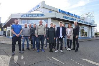 95 Jahre Bauzentrum Martin in Reinsdorf: Chef verrät Erfolgsgeheimnis - Seit 1994 hat das Bauzentrum Martin seinen Sitz in Reinsdorf. Chef und Mitarbeiter freuen sich übers 95-jährige Jubiläum.