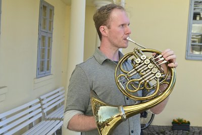 Bei der Übergabe gab Brett Hodge ein Blitzkonzert.