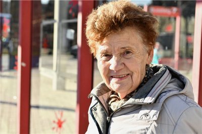 Siegrid Jäkel aus Hetzdorf findet den Wegfall der Maskenpflicht im ÖPNV gut: "In der Coronazeit rieten mir die Ärzte auf Grund einer Erkrankung vom Tragen einer Maske ab. Ich habe, auch wenn es mir schwer fiel trotzdem eine getragen; auch um peinlichen Diskussionen aus dem Weg zu gehen."mer