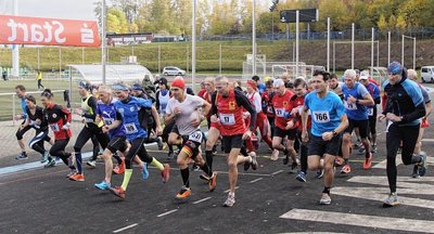 Der Haldencross bot Strecken für alle Altersklassen. Hier der Start des 6,3-Kilometer-Rennens. 
