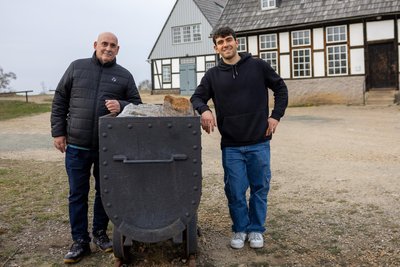 Zwei Argentinier auf den Spuren des Freiberger Bergbaus: Tomás Chiriaco (r.) mit seinen Vater Martin auf dem historischen Silberbergwerk „Alte Elisabeth“.