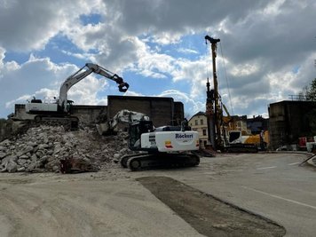 Hier wird das alte Viadukt in Schwarzenberg abgerissen. 