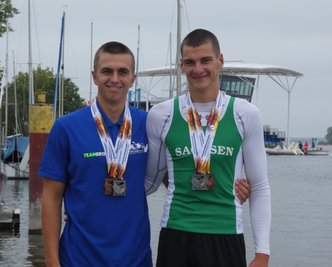 Franz Krones (l.) und Nils Neumann vom KSV Flöha erpaddelten sich bei der DM auf dem Beetzsee in Brandenburg zusammen sieben Medaillen. 