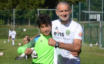Bärenstark: Mohamed Nazari (links) trainierte in der vergangenen Woche mit der Torhütergruppe bei Tomislav Piplica, dem Torwarttrainer des Drittligisten FC Erzgebirge Aue. Der Bosnier spielte unter anderen für NK Zagreb, NK Istra Pula, Energie Cottbus sowie die National-Auswahl von Bosnien-Herzegowina (2001-2009).