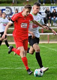 David Hildebrandt (l.) und die Lößnitzer feierten gegen Radebeul einen verdienten Sieg. 
