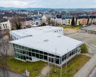 Das ehemalige BMW-Autohaus Strauß in Auerbach wird zum neuen Stadtbauhof. 