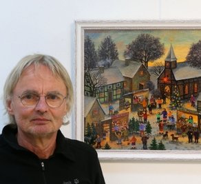 Vertreter der Naiven Malerei: Olaf Ulbricht 2017 bei einer Ausstellung seiner Gemälde in Meerane. 