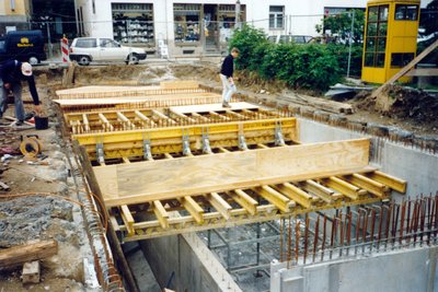 Der Verband hat nicht nur Kläranlagen und Abwasserkanäle gebaut, sondern auch Regenüberlaufbecken, wie im Bild 1997 in Neuhausen.