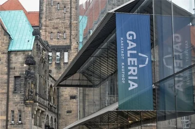Unklar ist bislang, wie es mit Chemnitz weitergeht. Der stadtbildprägende Glasbau im Zentrum präsentiert sich noch wie eh und je. 