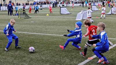 Der Sportplatz in Waldenburg war am Sonntag sehr gut besucht: Am G-Jugend-Fußballturnier nahmen 38 Teams teil.