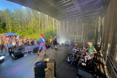 „Lobsterbomb“ auf der Musikmeile 2023. Headliner dieses Jahr: „The Tex Avery Syndrome“ aus Frankfurt.