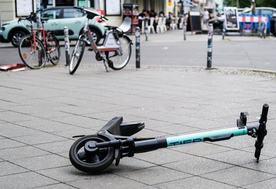  Eine Mehrheit will strengere Regeln für E-Scooter. (Symbolbild)