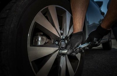 Kriminell: Immer wieder werden in der Region an Autos Radbolzen gelockert. 