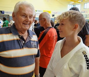 Da freute sich auch Opa Klaus: Marius Baierl vom JC Dynamo Oelsnitz holte sich die Silbermedaille. 