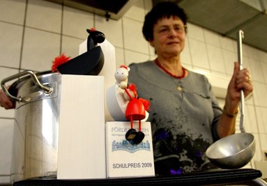 
              <p class="artikelinhalt">Theresia Bach hat den Schulpreis des Fördervereins der Mittelschule Olbernhau erhalten. </p>
            