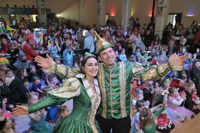 Beim Familienfasching im Bild das Prinzenpaar der OCV Sandy Walther und Paul Teuchert.