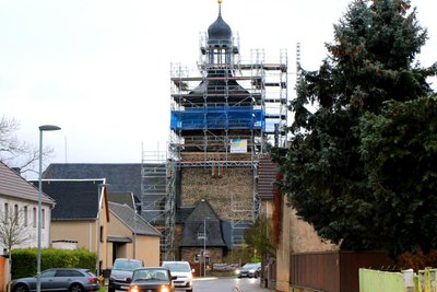Der komplette Kirchturm war wegen Bauschäden eingerüstet worden.