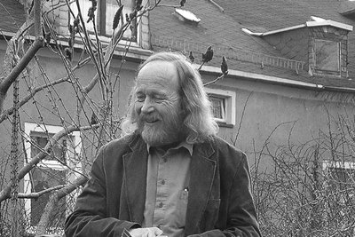 Er war sozial und ökologisch engagierter Pfarrer und Kommunalpolitiker. Johannes Roscher starb am 23. Dezember.