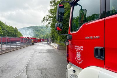 Die Feuerwehren aus Aue, Alberoda und Bad Schlema waren mit 35 Einsatzkräften vor Ort.