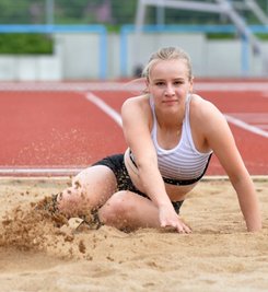 Aktuell trainiert die Glauchauer Leichtathletin Luise Hammer noch hauptsächlich auf den Anlagen des TVL Freiberg. Ab September absolviert sie ihre Übungen in den USA. 