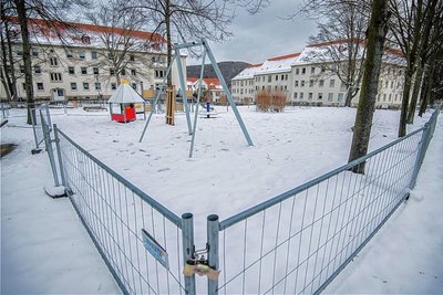 Der Spielplatz an der Robert-Schumann-Straße in Aue gilt als einer der größten Spielplätze in der Stadt. Seit Wochen ist ein Teil abgesperrt.
