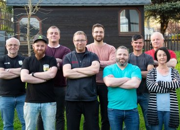 Der neue Vorstand des Ring- und Stemmklubs "Jugendkraft 1898" Gelenau - von links: Schriftführer Mathias Leipziger, Schatzmeister Patrick Grinz, Beisitzer Lukas Kästel, Vereinsvorsitzender Jens Fischer, die Beisitzer Martin Penzis, Rico Richter, Daniel Franke und Jörg Otto sowie die stellvertretende Vereinsvorsitzende Ivonne Franke. 