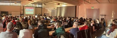 Großes Interesse an einem einführenden Vortrag beim Tag der offenen Tür in der Staatlichen Studienakademie Breitenbrunn am 11. Januar 2024.