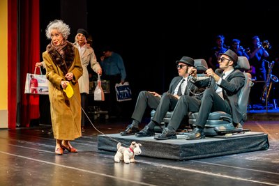 Nur komisch im Alter? Ute Menzel als alte Dame in den „Blues Brothers“.