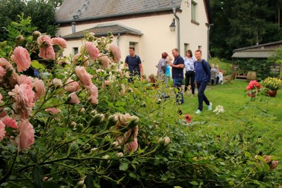 In den Privatgärten, wie hier in Lengenfeld, schauten sich die Besucher die Gestaltungsideen der Gartenbesitzer an.