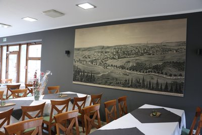 Über das Bild, welches Pausa 1912 zeigt, ist die Inhaberin glücklich. Es ist ein Geschenk von Freunden.