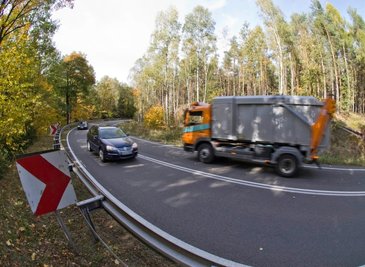 Besonders häufig kracht es auf der B 173: Unfallschwerpunkt im vergangenen Jahr war wieder einmal auch die Soldatengrabkurve zwischen Falkenau und Oederan.